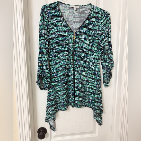 Chaus Tops - Chaus Tunic Top with a zipper V-neck 3/4 cropped sleeve handkerchief hem Size L